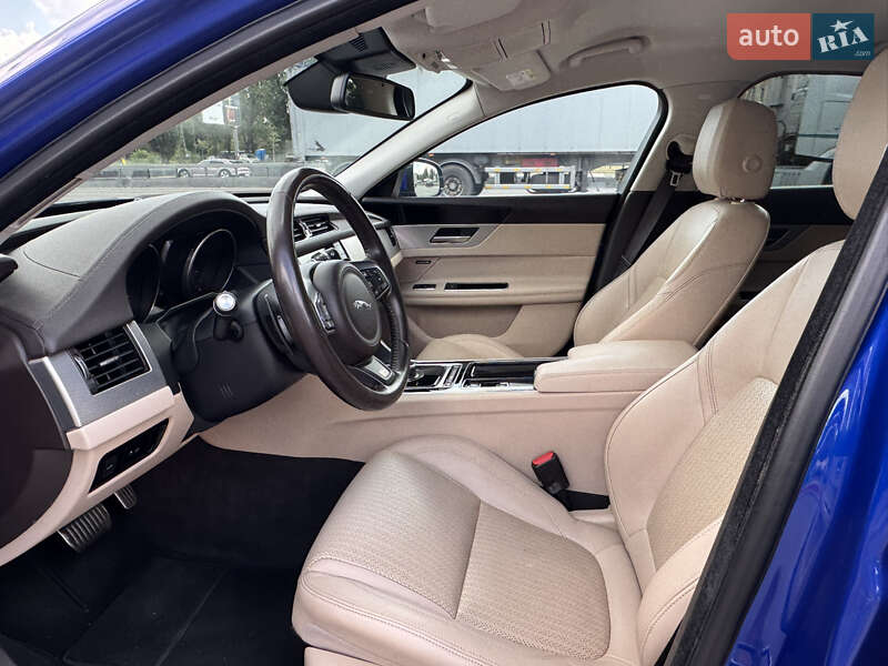 Седан Jaguar XF 2016 в Киеве фото 39 Седан Jaguar XF 2016 в Киеве