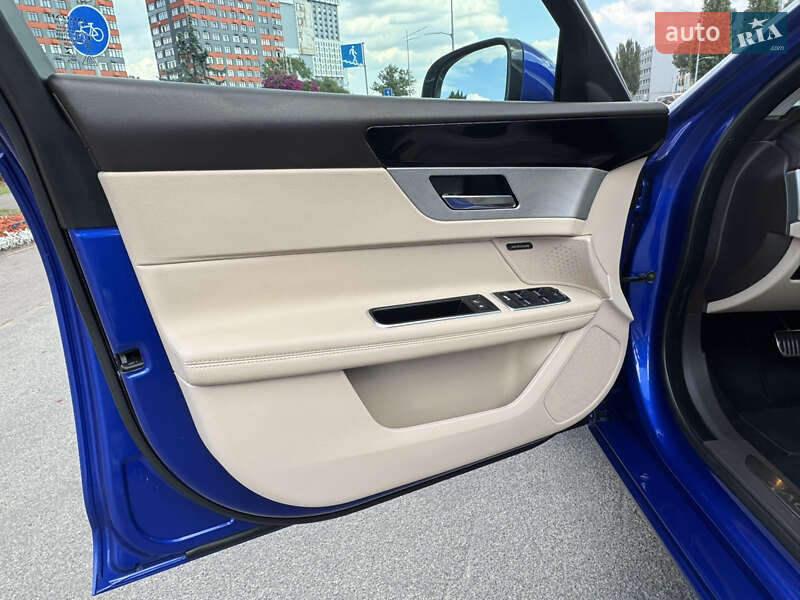 Седан Jaguar XF 2016 в Киеве фото 43 Седан Jaguar XF 2016 в Киеве