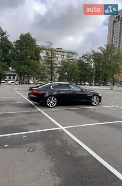 Седан Jaguar XF 2016 в 