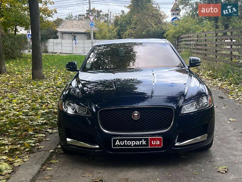 Седан Jaguar XF 2016 в Киеве