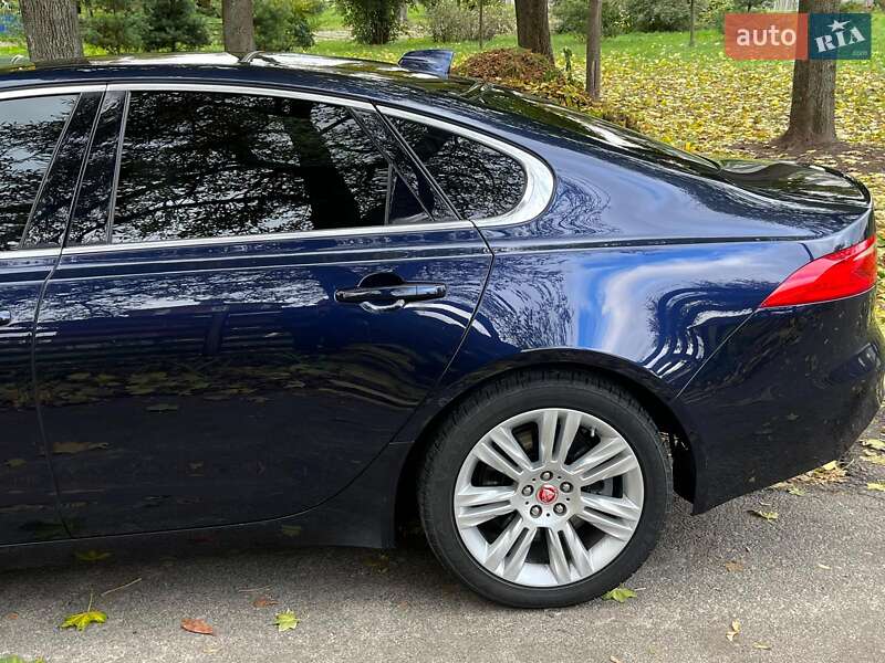 Седан Jaguar XF 2016 в Киеве