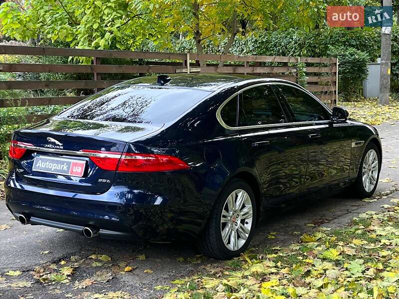 Седан Jaguar XF 2016 в Киеве