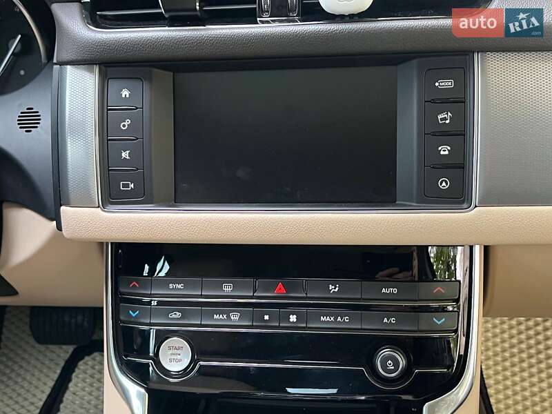 Седан Jaguar XF 2016 в Киеве