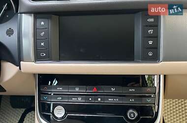 Седан Jaguar XF 2016 в 