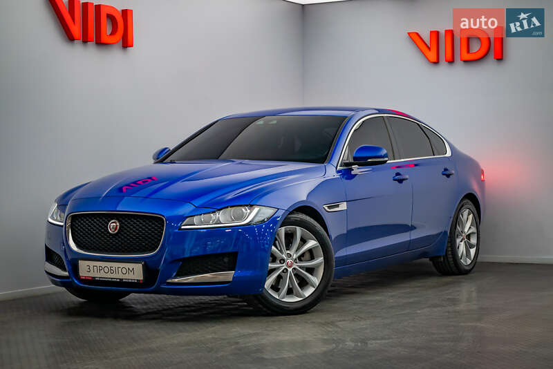 Седан Jaguar XF 2016 в 
