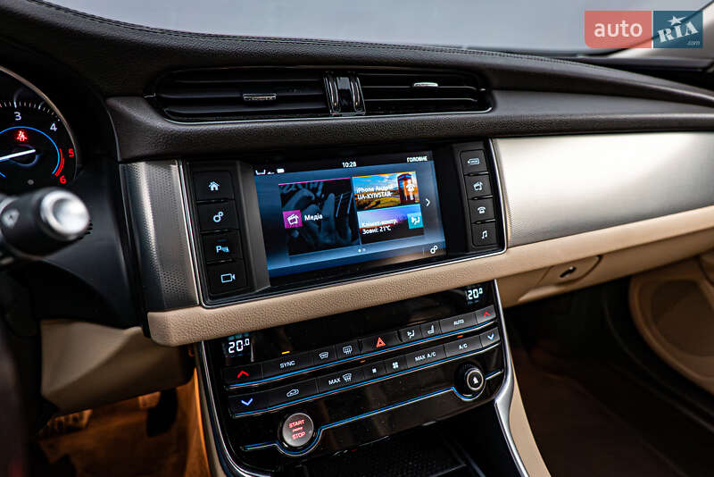Седан Jaguar XF 2016 в Киеве