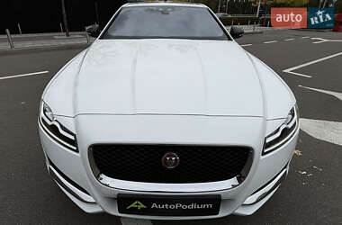 Седан Jaguar XF 2016 в 