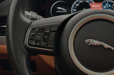 Седан Jaguar XF 2016 в 