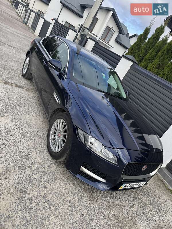 Седан Jaguar XF 2017 в Львове
