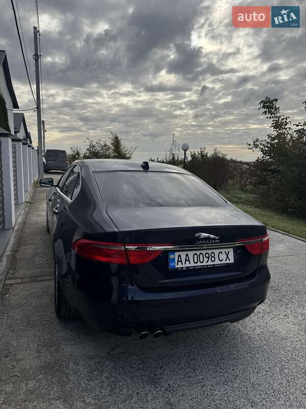 Седан Jaguar XF 2017 в Львове