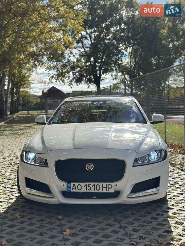 Седан Jaguar XF 2016 в Мукачево