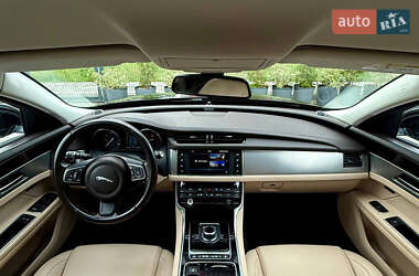 Седан Jaguar XF 2016 в  фото 45 Седан Jaguar XF 2016 в