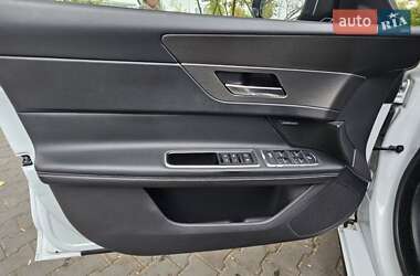 Седан Jaguar XF 2016 в  фото 52 Седан Jaguar XF 2016 в