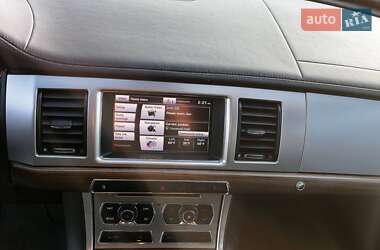 Седан Jaguar XF 2015 в  фото 18 Седан Jaguar XF 2015 в