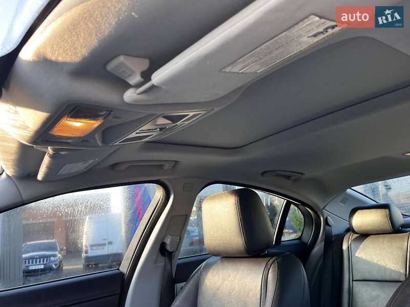 Седан Jaguar XF 2015 в Луцке