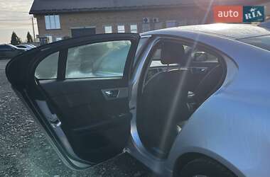 Седан Jaguar XF 2015 в  фото 30 Седан Jaguar XF 2015 в
