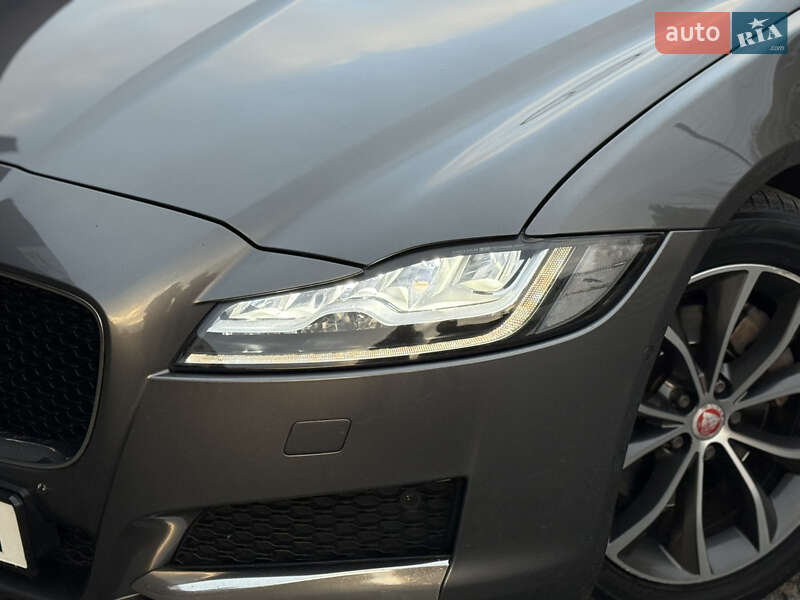 Седан Jaguar XF 2016 в Чернигове