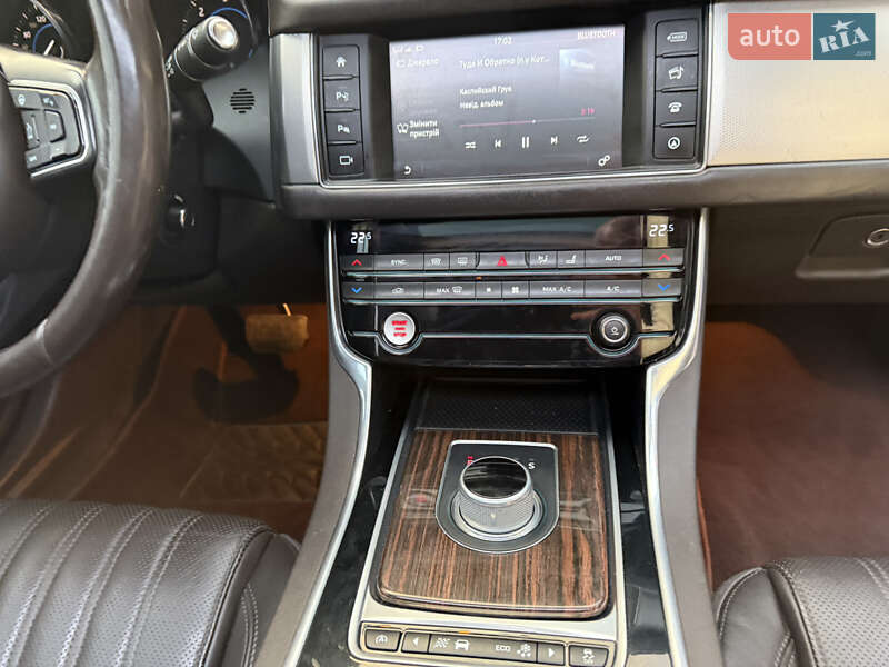 Седан Jaguar XF 2016 в Чернигове
