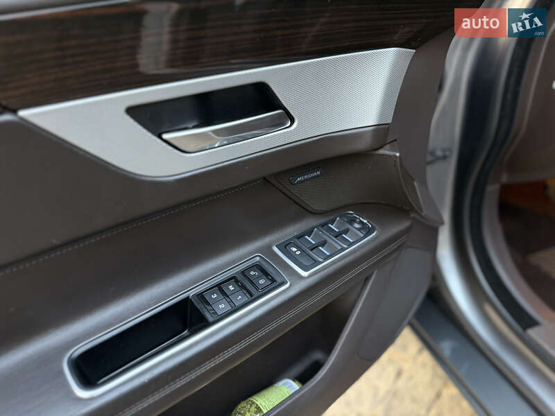Седан Jaguar XF 2016 в Чернигове