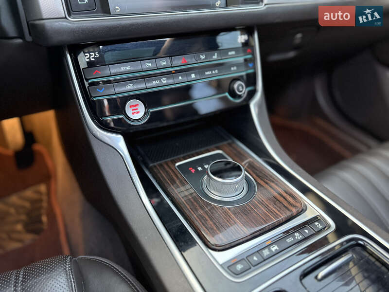 Седан Jaguar XF 2016 в Чернигове