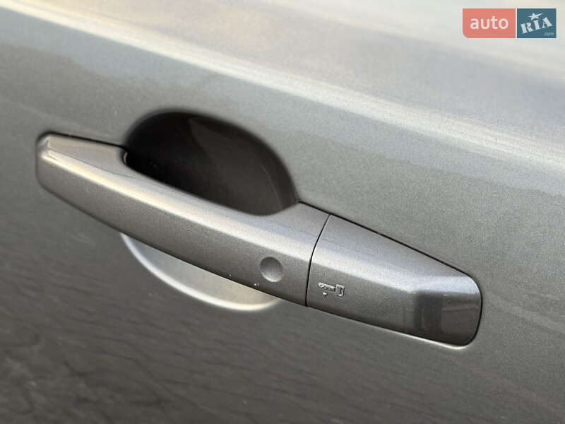 Седан Jaguar XF 2016 в Чернигове