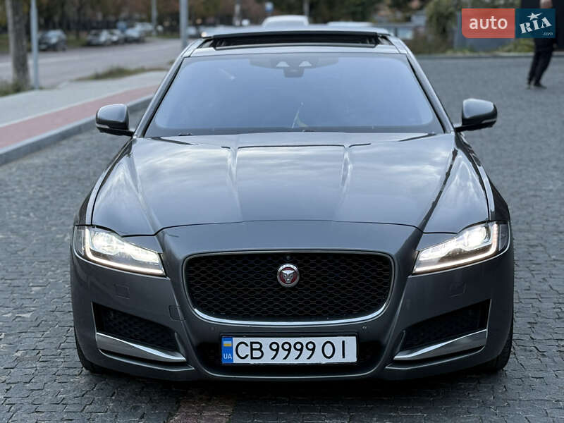 Седан Jaguar XF 2016 в Чернигове