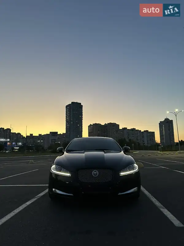 Jaguar XF