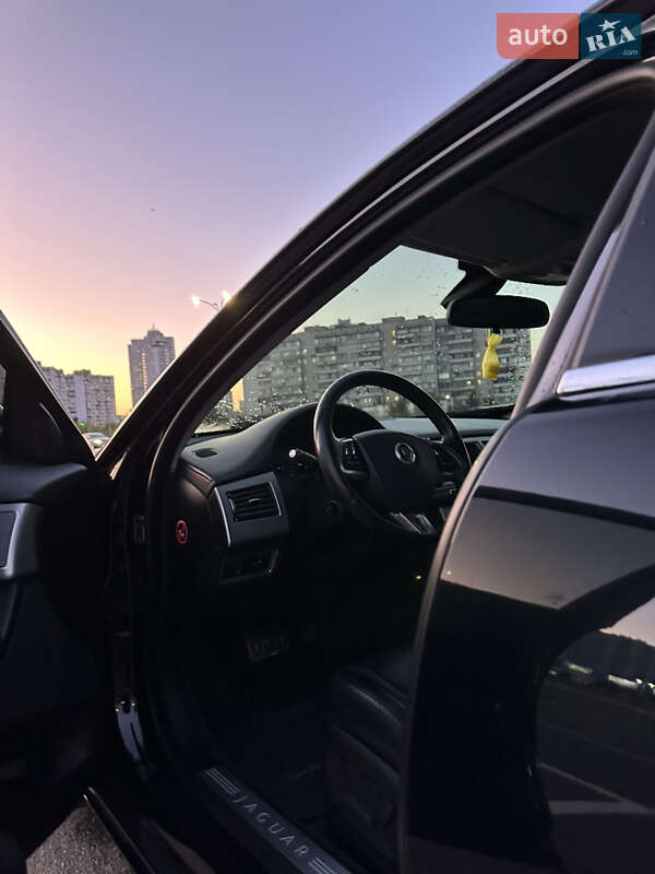 Седан Jaguar XF 2012 в Киеве