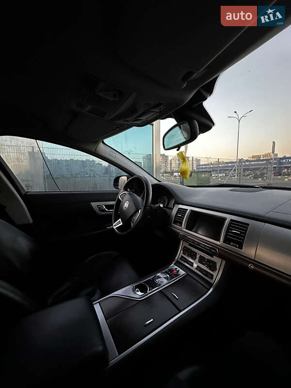 Седан Jaguar XF 2012 в Киеве