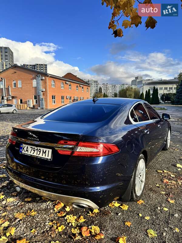 Седан Jaguar XF 2014 в Вишневому фото 11 Седан Jaguar XF 2014 в Вишневому