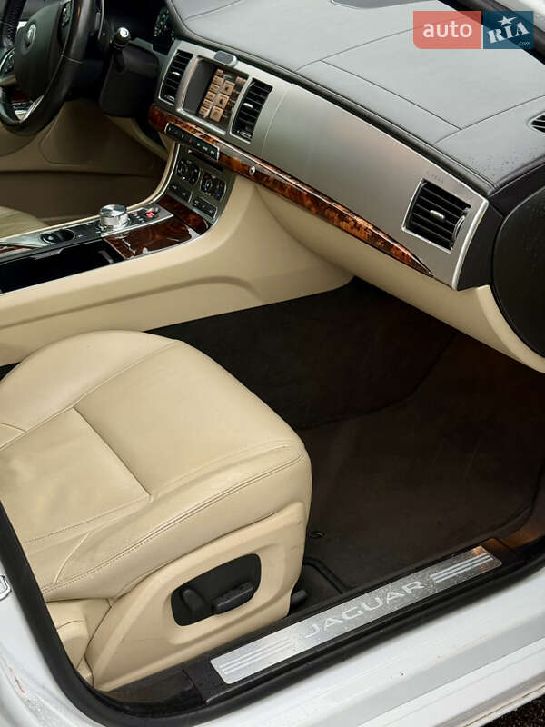 Седан Jaguar XF 2015 в Харькове фото 13 Седан Jaguar XF 2015 в Харькове