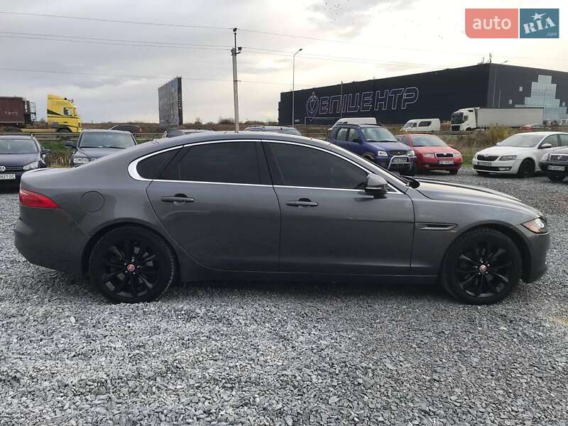 Седан Jaguar XF 2016 в Львове