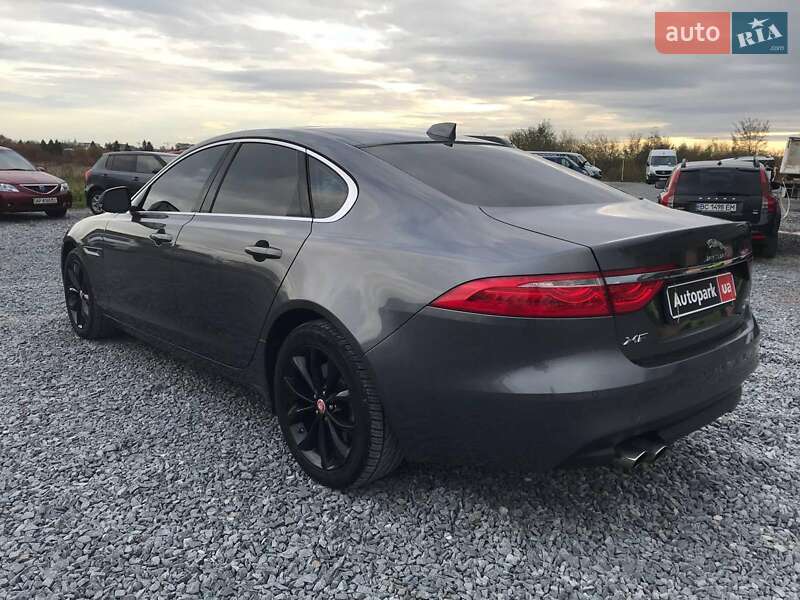 Седан Jaguar XF 2016 в Львове