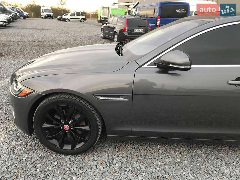 Седан Jaguar XF 2016 в Львове