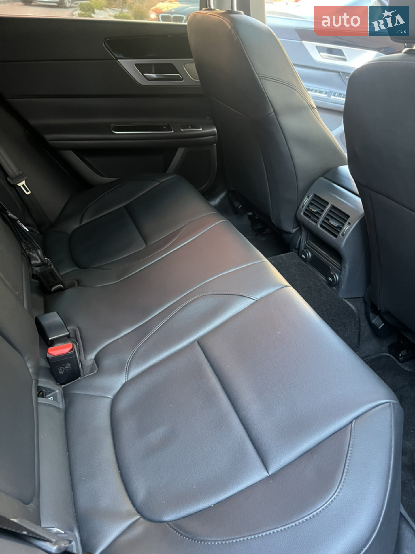 2015 Jaguar XF - мініатюра 8