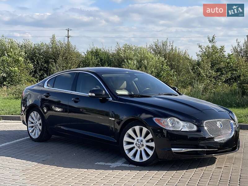 Седан Jaguar XF 2009 в Львове