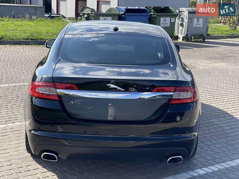 Седан Jaguar XF 2009 в Львове