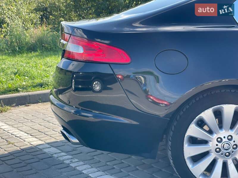 Седан Jaguar XF 2009 в Львове
