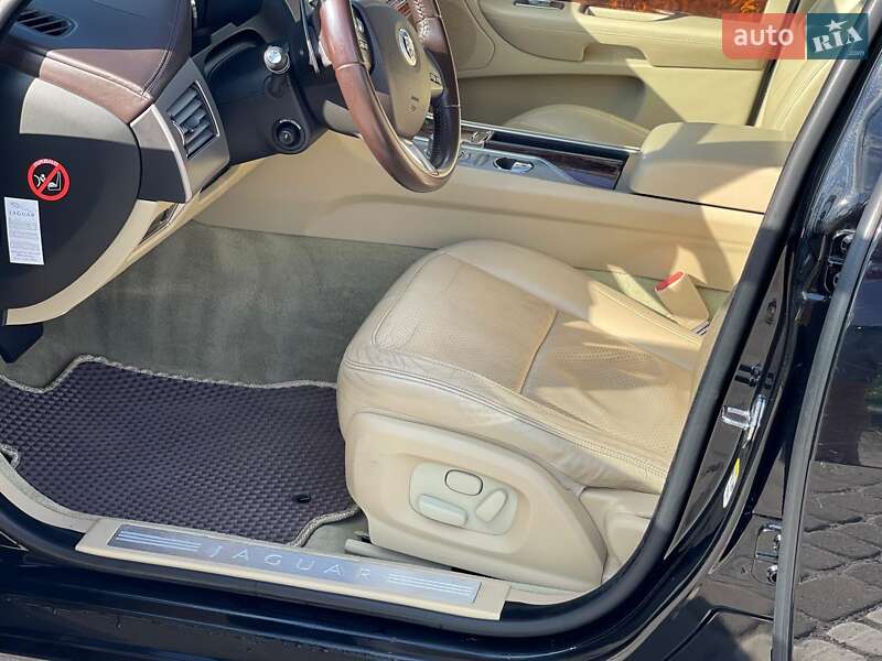 Седан Jaguar XF 2009 в Львове
