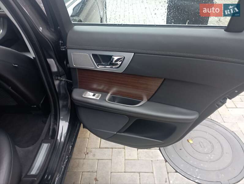 Седан Jaguar XF 2013 в Первомайську