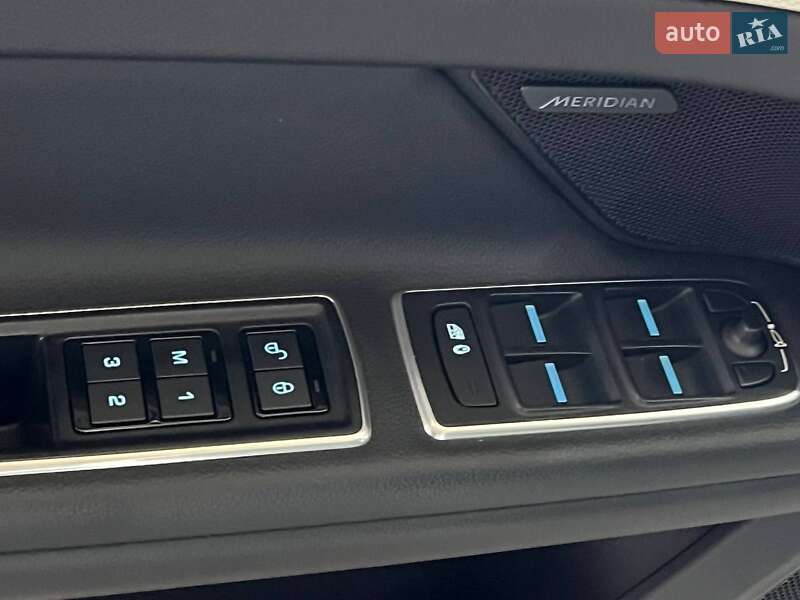 Седан Jaguar XF 2016 в Одесі