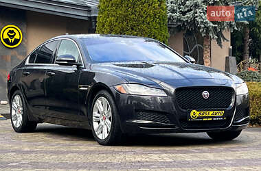 Седан Jaguar XF 2015 в Львове