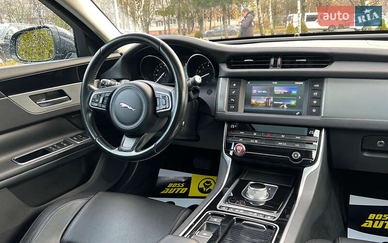 Седан Jaguar XF 2015 в Львове