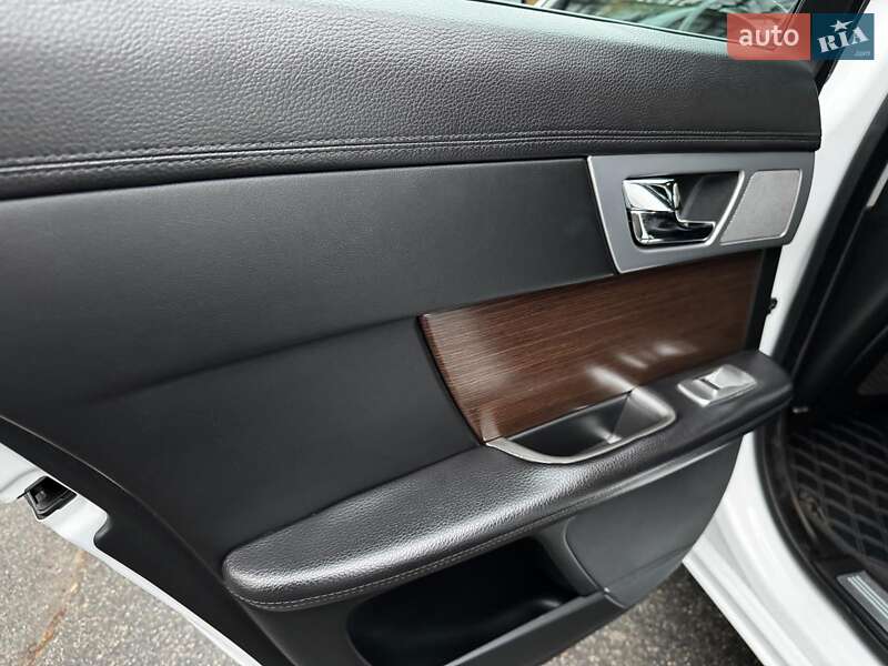 Седан Jaguar XF 2013 в Киеве фото 21 Седан Jaguar XF 2013 в Киеве