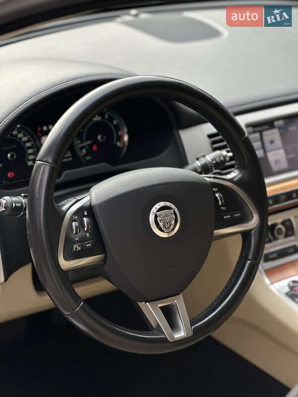 Седан Jaguar XF 2012 в Киеве