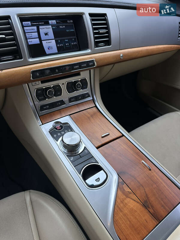 Седан Jaguar XF 2012 в Киеве