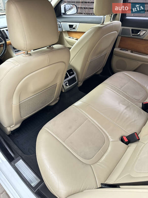 Седан Jaguar XF 2012 в Киеве