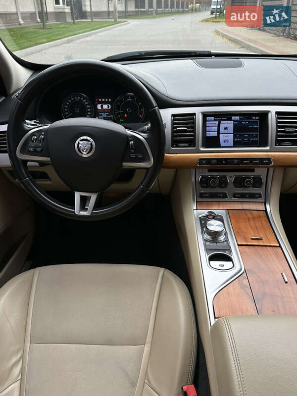 Седан Jaguar XF 2012 в Киеве