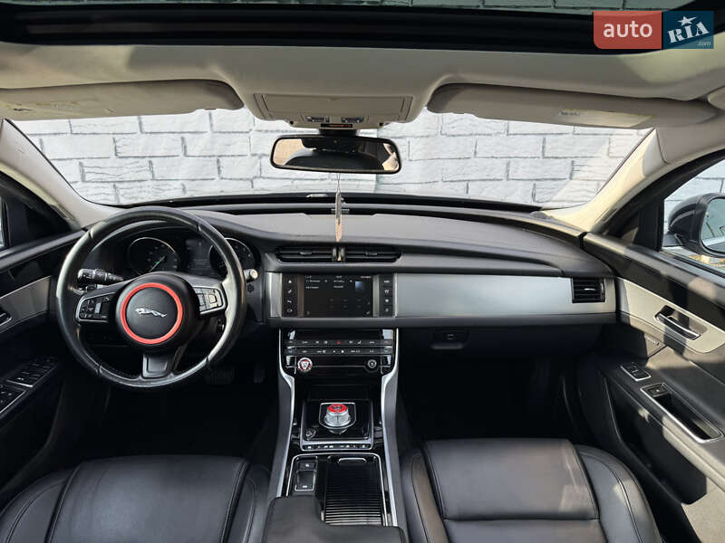 Седан Jaguar XF 2016 в Києві