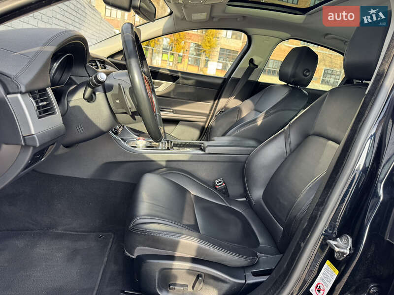 Седан Jaguar XF 2016 в Києві